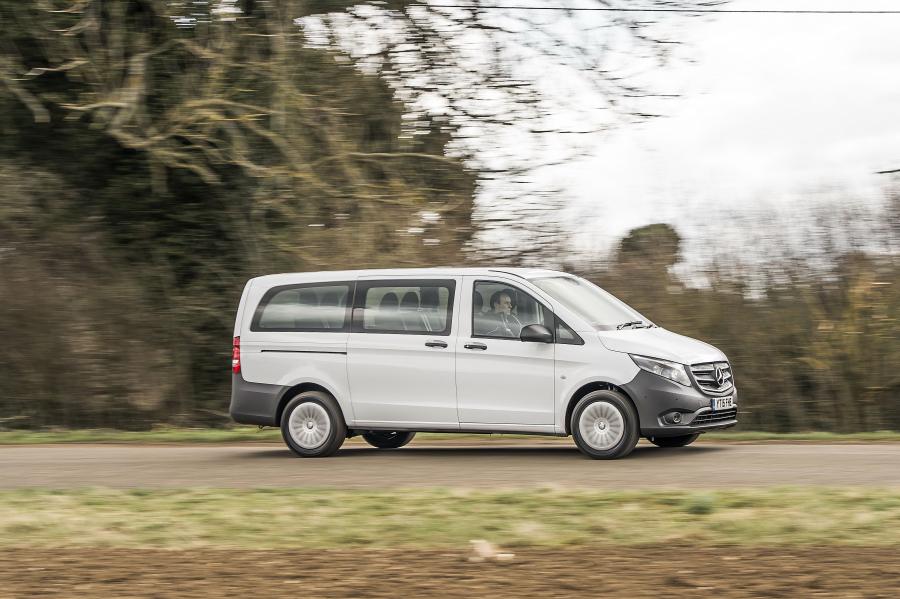  Mercedes-Benz Vito Tourer Pro 2015 года  (UK) (фото 4 из 10)